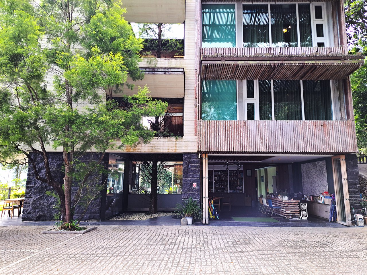 【日月潭原森林民宿】享受山林靜謐與泳池度假氛圍,親子家庭與情侶必住! - 第4張圖 原森林民宿建築外觀