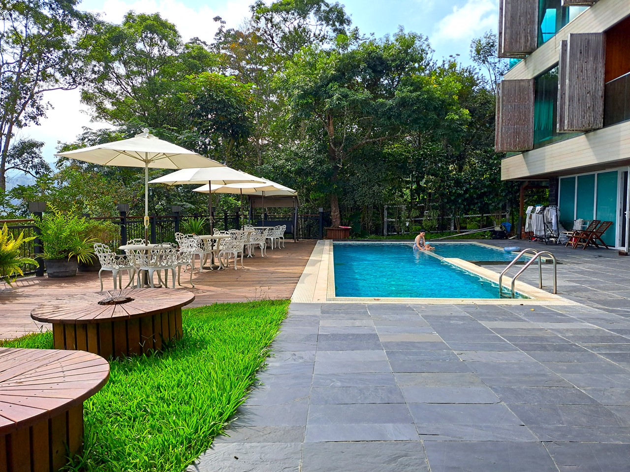 【日月潭原森林民宿】享受山林靜謐與泳池度假氛圍,親子家庭與情侶必住! - 第23張圖 民宿泳池