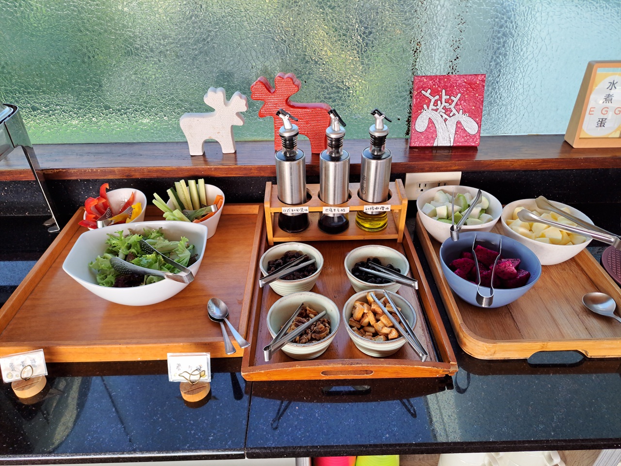 【日月潭原森林民宿】享受山林靜謐與泳池度假氛圍,親子家庭與情侶必住! - 第49張圖 沙拉水果區