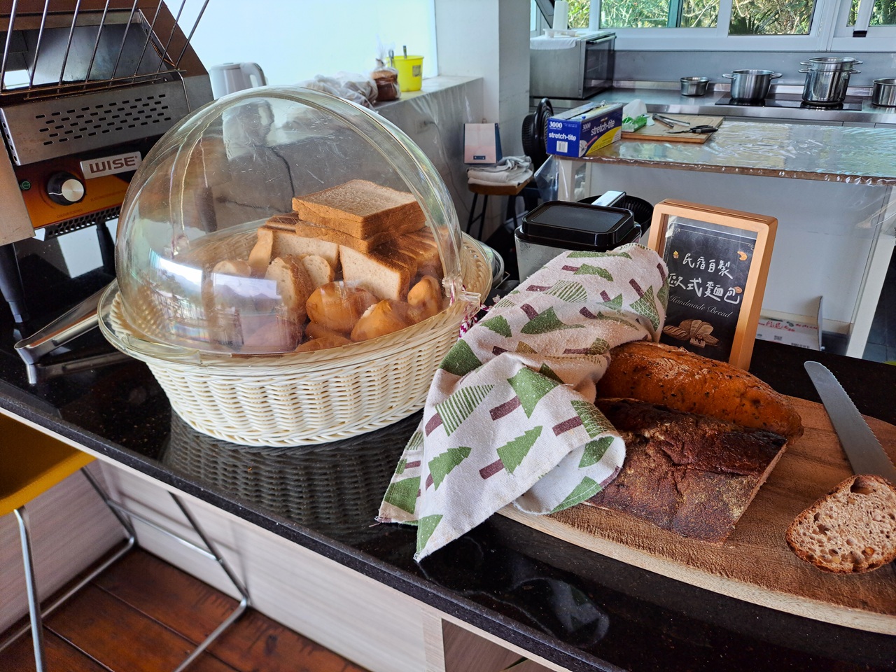 【日月潭原森林民宿】享受山林靜謐與泳池度假氛圍,親子家庭與情侶必住! - 第47張圖 自家製歐式麵包