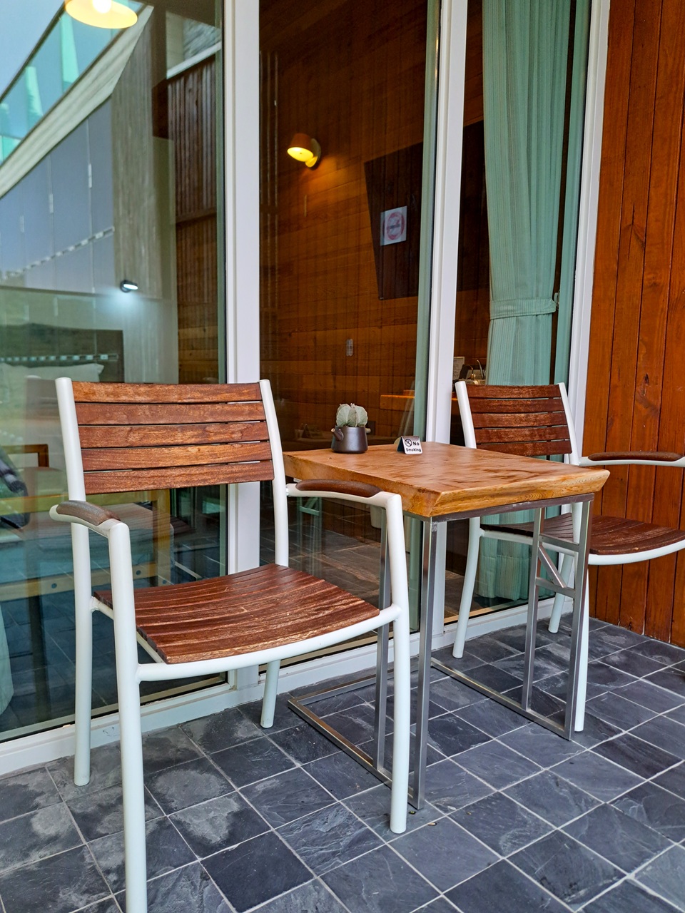 【日月潭原森林民宿】享受山林靜謐與泳池度假氛圍,親子家庭與情侶必住! - 第36張圖 舒適的小陽台