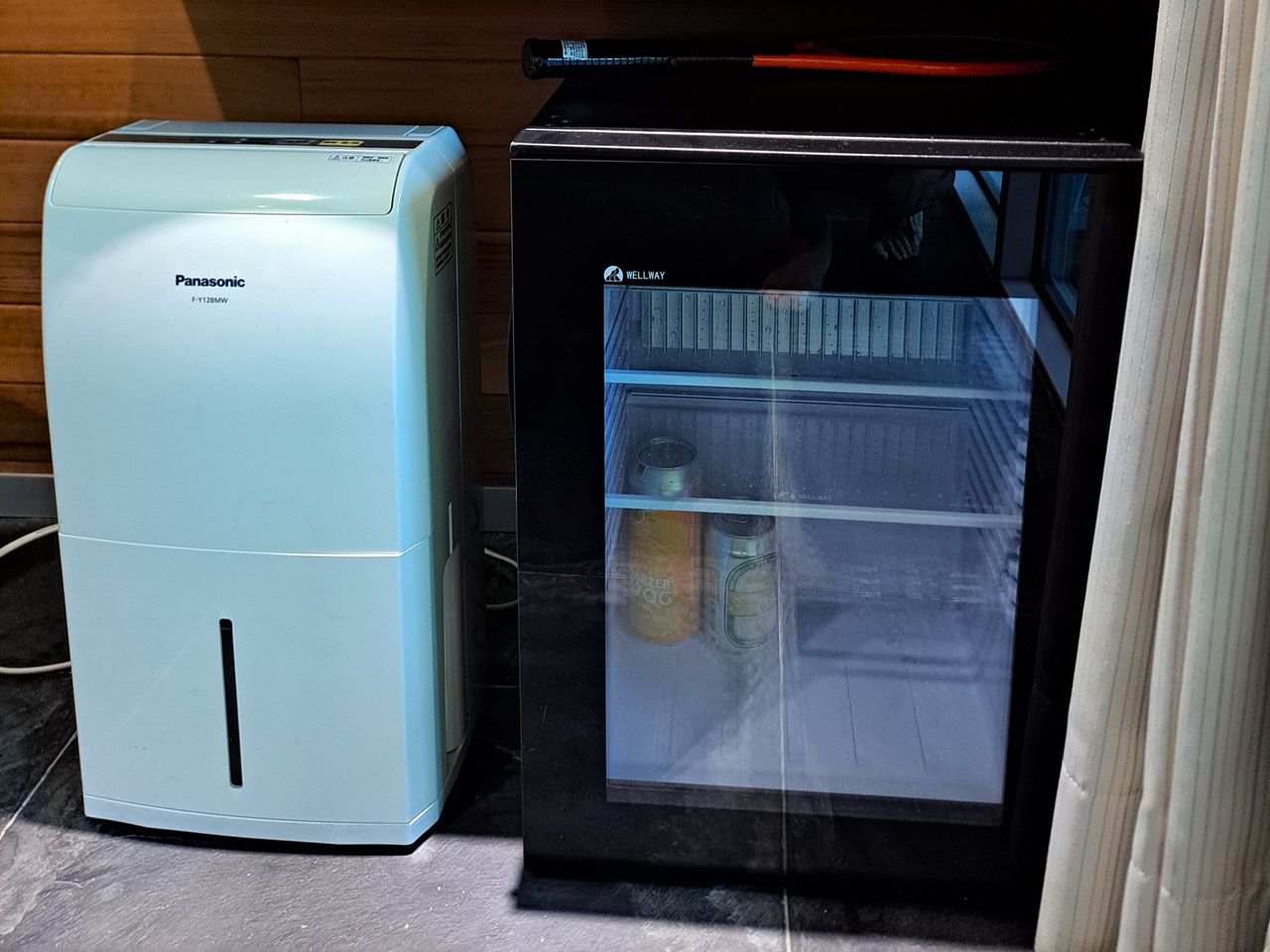 【日月潭原森林民宿】享受山林靜謐與泳池度假氛圍,親子家庭與情侶必住! - 第40張圖 附有小冰箱跟除濕機