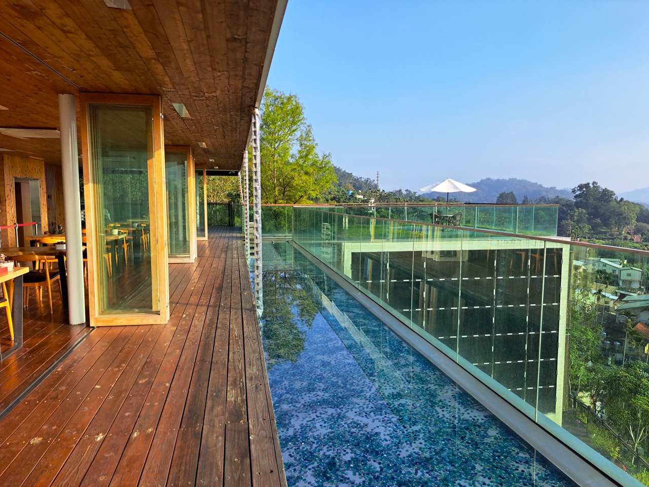 【日月潭原森林民宿】享受山林靜謐與泳池度假氛圍,親子家庭與情侶必住! - 第54張圖 頂樓餐廳景色